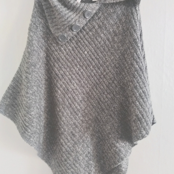 Gray shawl - Picture 1 of 7